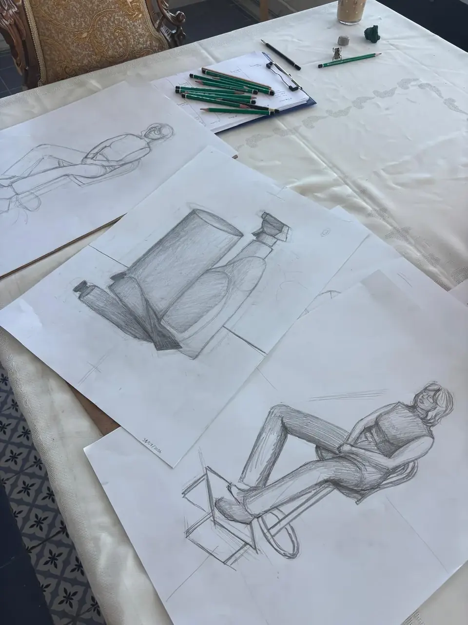 Güzel Sanatlara Hazırlık için karakalem figür ve natürmort çalışmaları